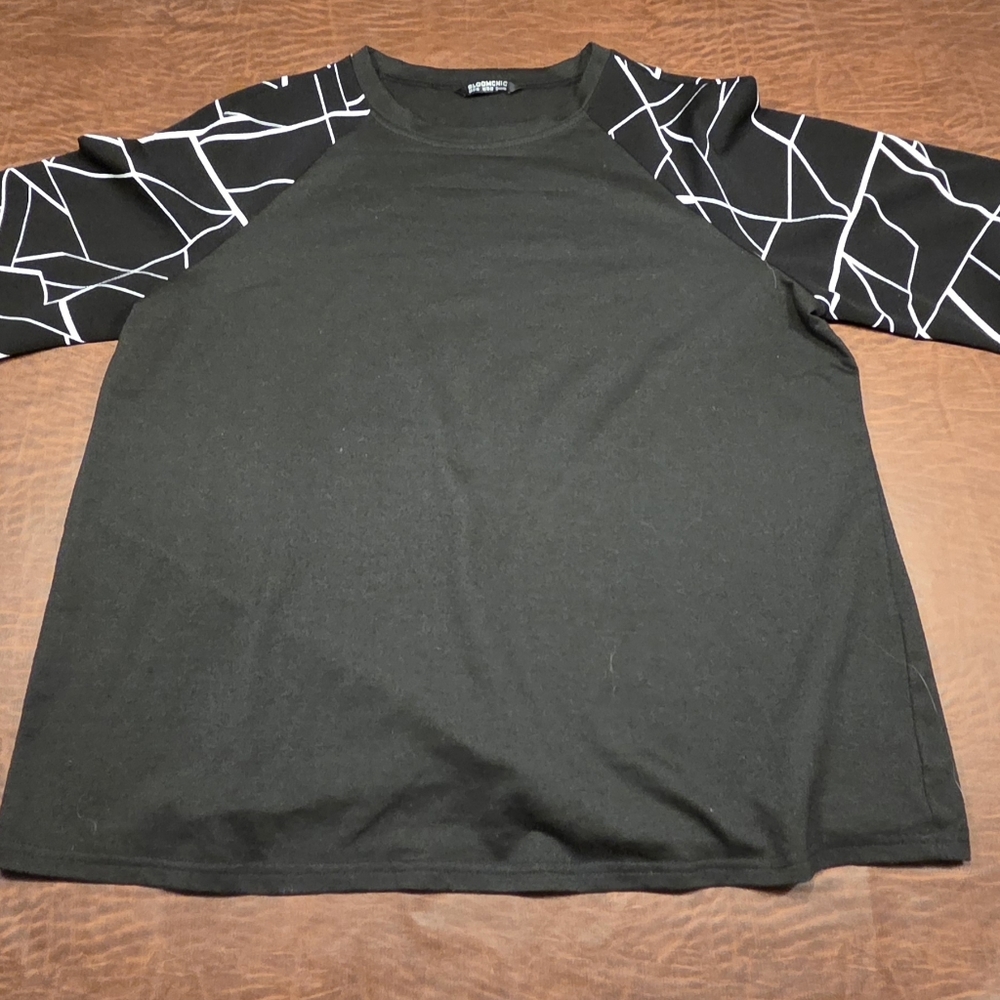 BloomChic Black and White Geometric Sleeve Blouse